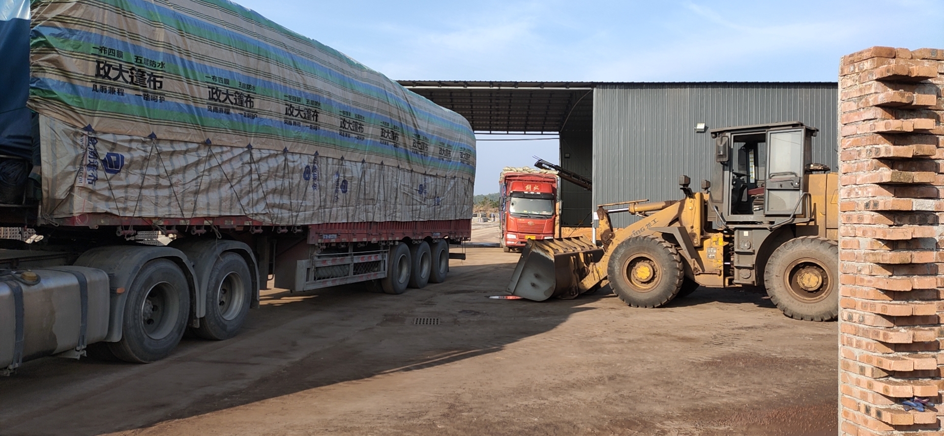 江西達(dá)人建材有限公司陶粒發(fā)貨現(xiàn)場(chǎng)圖片 江西達(dá)人建材有限公司陶粒發(fā)貨現(xiàn)場(chǎng)圖片